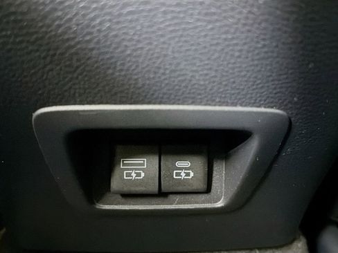 Used 2022 Toyota Corolla Cross XLE FWD image 28