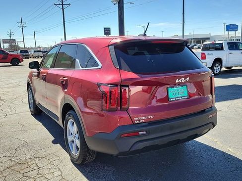 Used 2023 Kia Sorento LX image 5