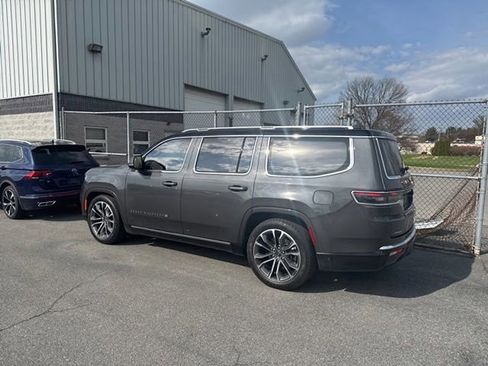 Used 2022 Jeep Grand Wagoneer Series III image 11