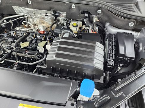 Used 2025 Volkswagen Atlas SE image 20