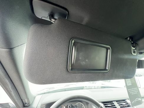 Certified 2023 Land Rover Discovery S R-Dynamic image 24