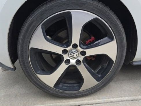 Used 2015 Volkswagen GTI SE image 26