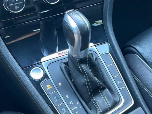 Used 2019 Volkswagen Golf R 4-Door image 25