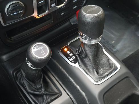 Used 2021 Jeep Gladiator Willys image 23