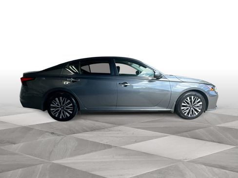 Used 2023 Nissan Altima 2.5 SV FWD image 9