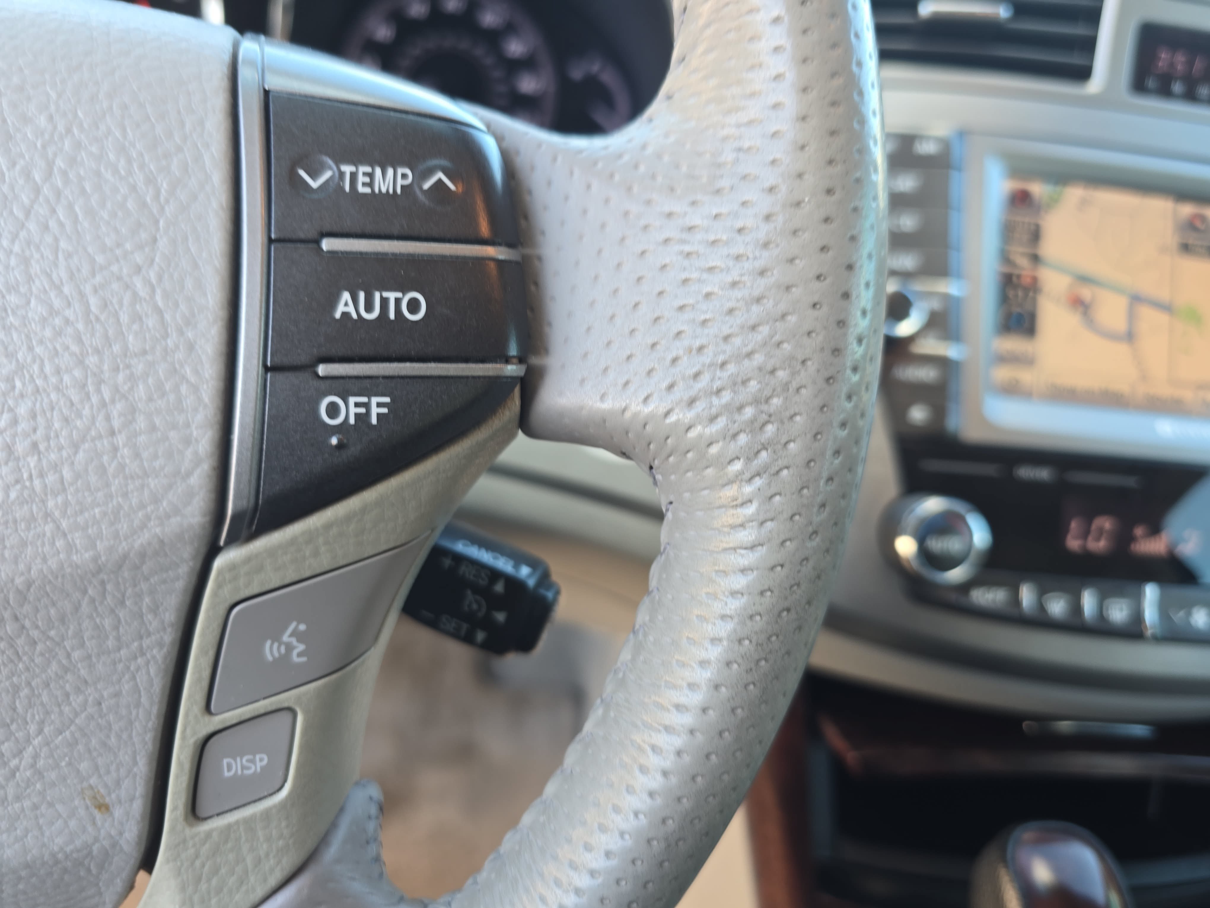 Used 2012 Toyota Avalon Limited FWD image 17