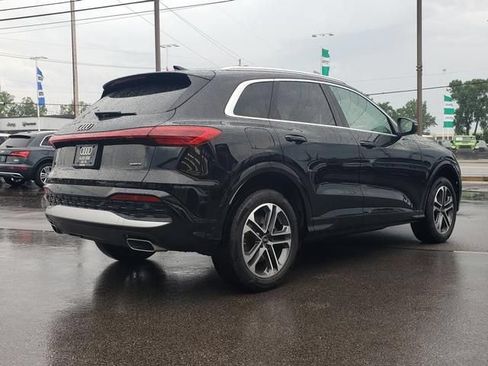 Used 2025 Audi Q5 Premium w/ Convenience Package AWD/4WD image 3