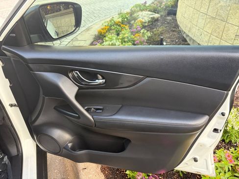 Used 2018 Nissan Rogue S FWD image 13
