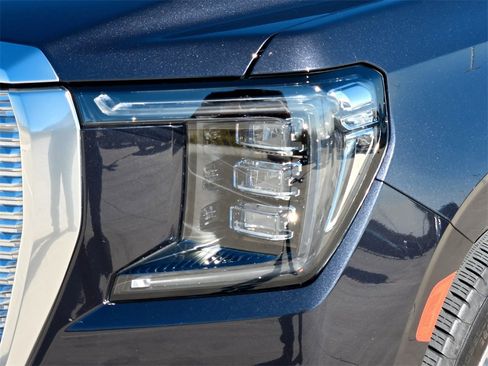 Used 2024 GMC Yukon Denali image 3