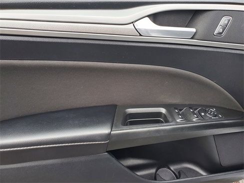 Used 2020 Ford Fusion SE image 14