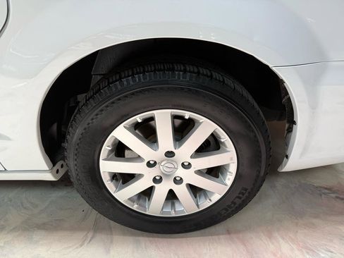 Used 2014 Chrysler Town & Country Touring FWD image 33