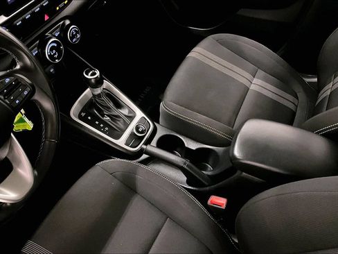 Used 2023 Hyundai Venue SEL FWD image 18