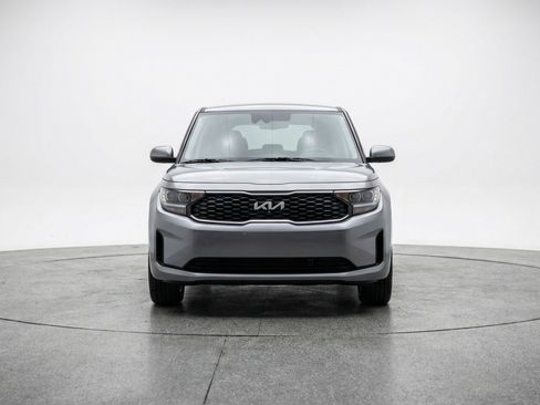 Used 2025 Kia Soul LX w/ LX Technology Package image 2