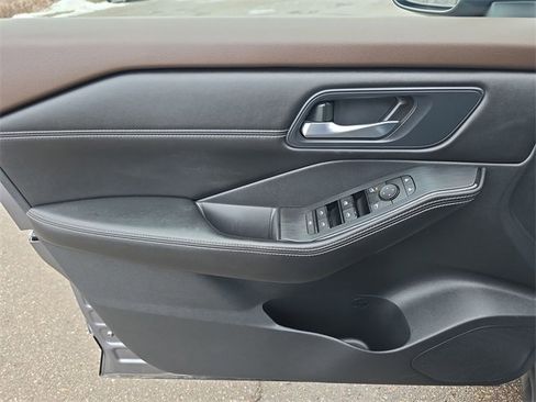 Certified 2022 Nissan Rogue SV w/ SV Premium Package image 13