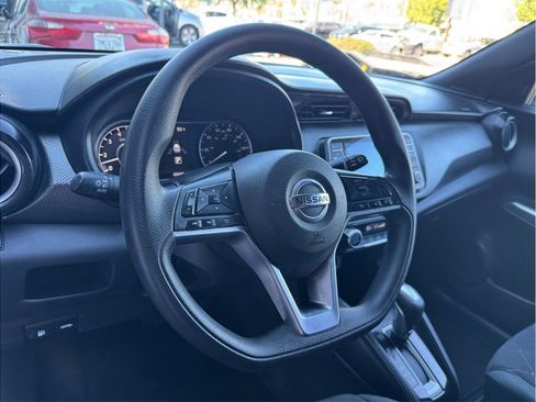 Used 2019 Nissan Kicks SV FWD image 23