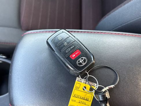Used 2024 Toyota Corolla SE w/ SE Premium Package FWD image 21