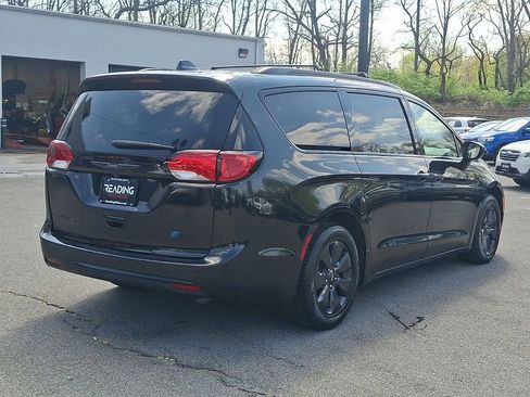 Used 2020 Chrysler Pacifica Touring-L w/ S Appearance Package FWD image 5