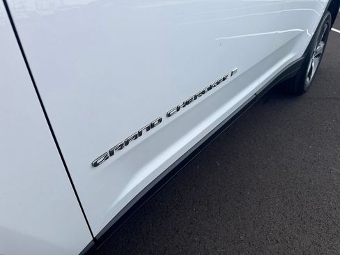 Certified 2023 Jeep Grand Cherokee L Limited AWD/4WD image 12
