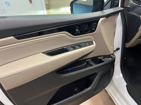 Used 2023 Honda Odyssey Touring image 32