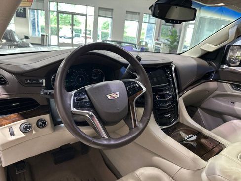 Used 2016 Cadillac Escalade Luxury AWD/4WD image 42