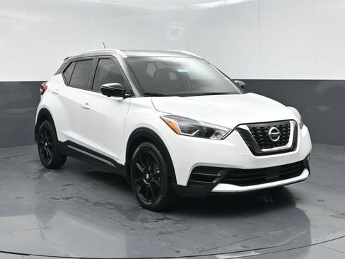 Used 2020 Nissan Kicks SR w/ SR Premium Package FWD image 1