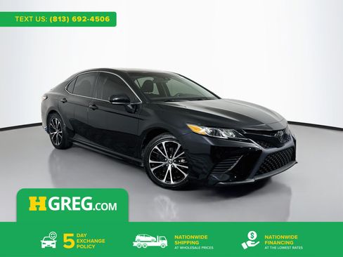 Used 2020 Toyota Camry SE FWD image 1