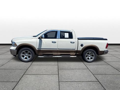 Used 2017 RAM 1500 Laramie w/ Convenience Group AWD/4WD image 2