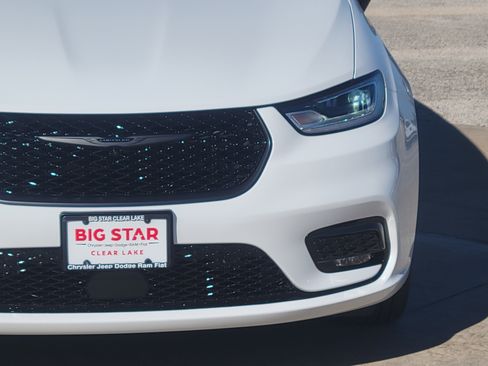 New 2026 Chrysler Pacifica Limited w/ S Appearance Package image 8