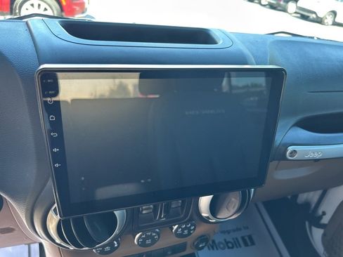 Used 2017 Jeep Wrangler Unlimited Rubicon image 29