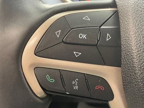 Used 2017 Jeep Cherokee Limited AWD/4WD image 26
