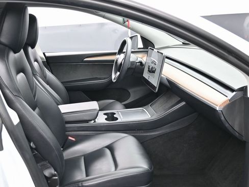 Used 2023 Tesla Model Y Long Range image 39