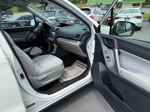 Used 2016 Subaru Forester 2.5i AWD/4WD image 10
