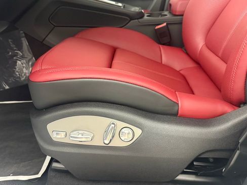 New 2026 Porsche Macan image 29