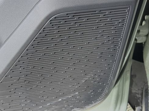 Used 2025 Chevrolet Equinox LT FWD image 23
