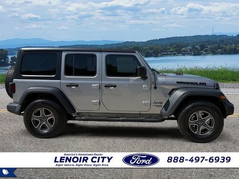 Used 2018 Jeep Wrangler Unlimited Sport S AWD/4WD image 2