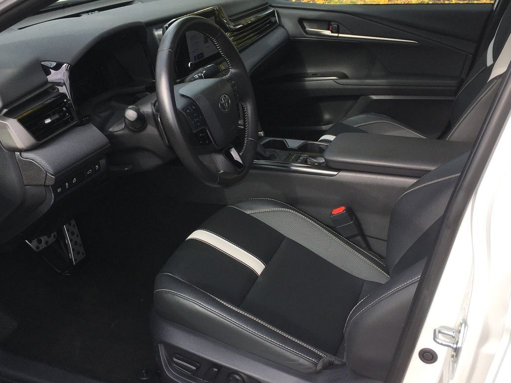 Used 2025 Toyota Camry SE FWD image 21
