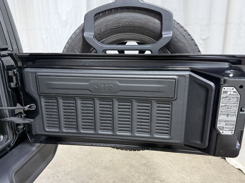 Used 2022 Jeep Wrangler Unlimited Sahara image 10