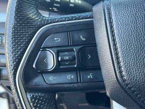 Certified 2025 Toyota Tacoma SR5 w/ SR5 Upgrade Package AWD/4WD image 22