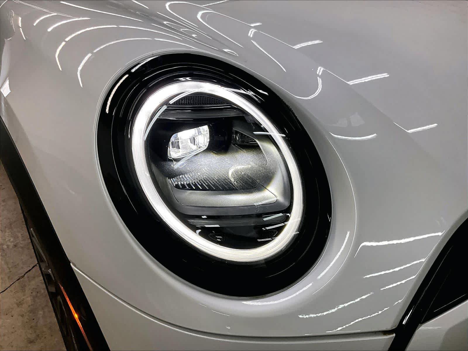 Used 2025 MINI Cooper 2-Door Hardtop FWD image 30