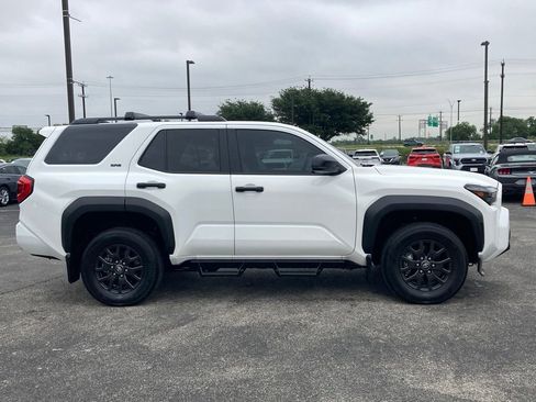 Used 2025 Toyota 4Runner SR5 AWD/4WD image 4