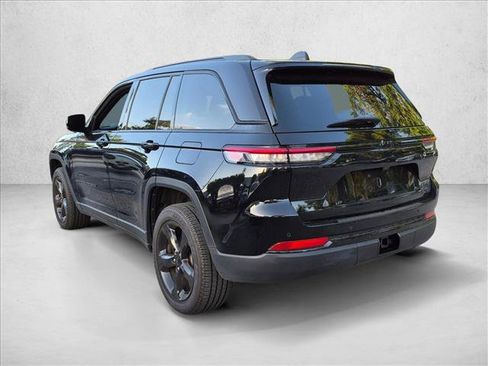 Used 2023 Jeep Grand Cherokee Altitude AWD/4WD image 7