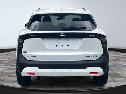 New 2025 Nissan Kicks SR