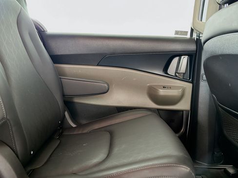 Used 2026 Kia Carnival FWD image 26