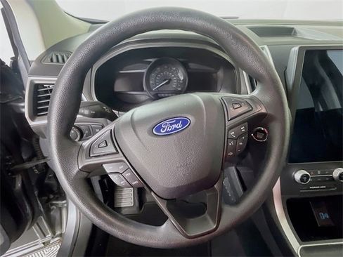 Used 2022 Ford Edge SE image 12