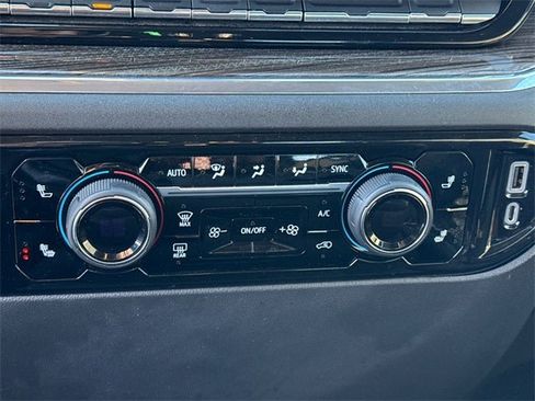 Used 2023 Chevrolet Silverado 1500 LT image 27