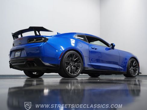 Used 2018 Chevrolet Camaro ZL1 RWD image 27