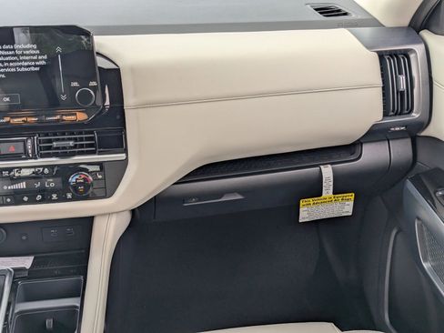 New 2025 Nissan Pathfinder SL image 24