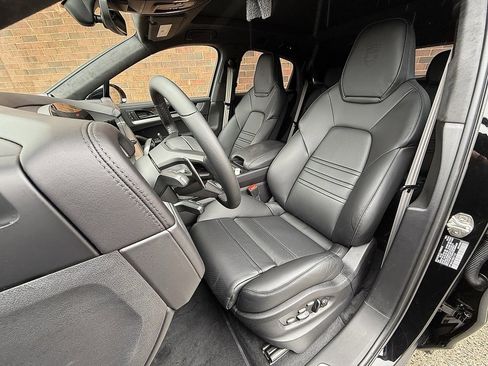 New 2024 Porsche Cayenne Turbo image 5