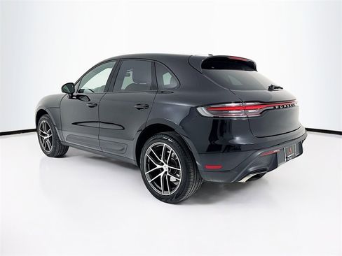 Certified 2025 Porsche Macan image 3