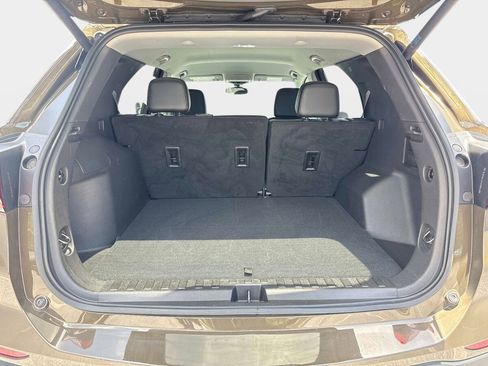 Used 2024 Chevrolet Equinox Premier FWD image 9